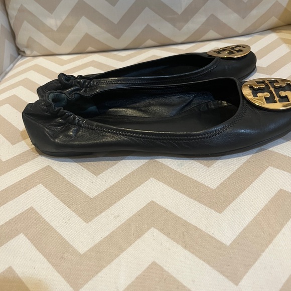 Tory Burch Black Flats with Gold Logo - Picture 4 of 6